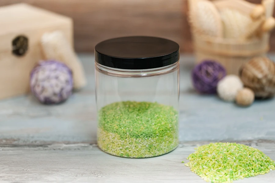 Pot pour sels de bain de 750ml en plastique transparent avec couvercle noir 100 x 120 mm Pot pour sels de bain de 750ml en plastique transparent avec couvercle noir 100 x 120 mm