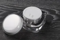 Βαζάκι 50 ml ακρυλικό, διάφανο με λευκό καπάκι και πλαστικό παρέμβυσμα Βαζάκι 50 ml ακρυλικό, διάφανο με λευκό καπάκι και πλαστικό παρέμβυσμα