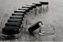 Διάφανο ακρυλικό βαζάκι για κρέμα 5 ml με μαύρο καπάκι