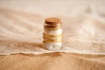Bottiglietta per bomboniera in vetro da 40 ml con tappo in sughero per matrimonio e battesimo 37x56mm - 12 pz Bottiglietta per bomboniera in vetro da 40 ml con tappo in sughero per matrimonio e battesimo 37x56mm - 12 pz