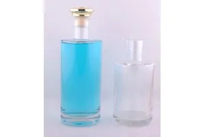 Cylindrical 700ml glass bottle for olive and spirits-3
