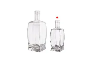Un'elegante bottiglia da 200 ml per olio e bevande.-4