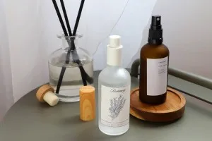 Γυάλινο μπουκαλάκι για αιθέρια έλαια 100 ml διάφανο αμμοβολής με στόμιο PP18-3