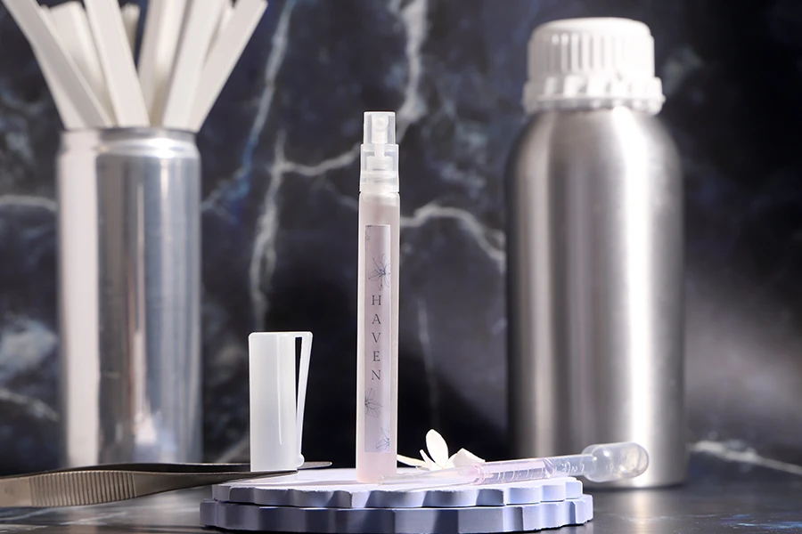 Flacon spray de parfum de 8ml miniature en verre qui peut s’accroché - 50 pcs Flacon spray de parfum de 8ml miniature en verre qui peut s’accroché - 50 pcs