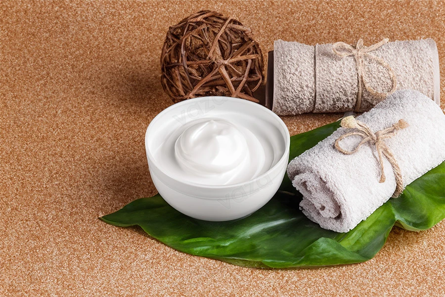 Enë plastike e bardhë 150 ml për trajtime fytyre - 12 copë-