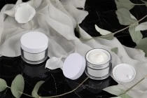 Bαζάκι δίπατο για κρέμα 30 ml με καπάκι και πλαστικό παρέμβυσμα - 6 τμχ Bαζάκι δίπατο για κρέμα 30 ml με καπάκι και πλαστικό παρέμβυσμα - 6 τμχ