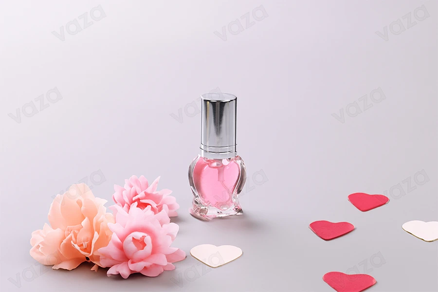 4ml heart shaped glass bottle with spray and silver lid 4ml heart shaped glass bottle with spray and silver lid-