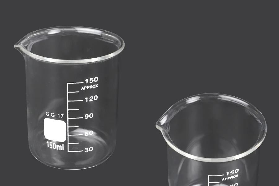Becher in vetro da 150 ml a forma cilindrica Becher in vetro da 150 ml a forma cilindrica