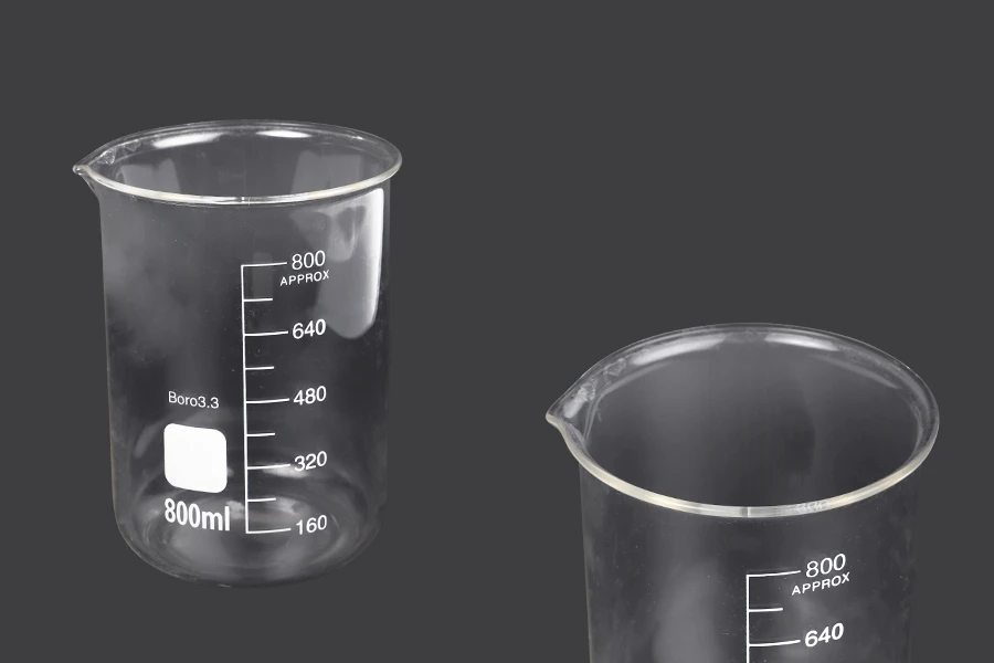 Becher in vetro da 800 ml a forma cilindrica Becher in vetro da 800 ml a forma cilindrica