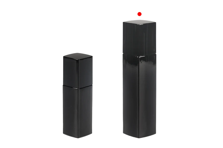 Flacon en verre noir de luxe de 100 ml avec pompe à crème et bouchon Flacon en verre noir de luxe de 100 ml avec pompe à crème et bouchon