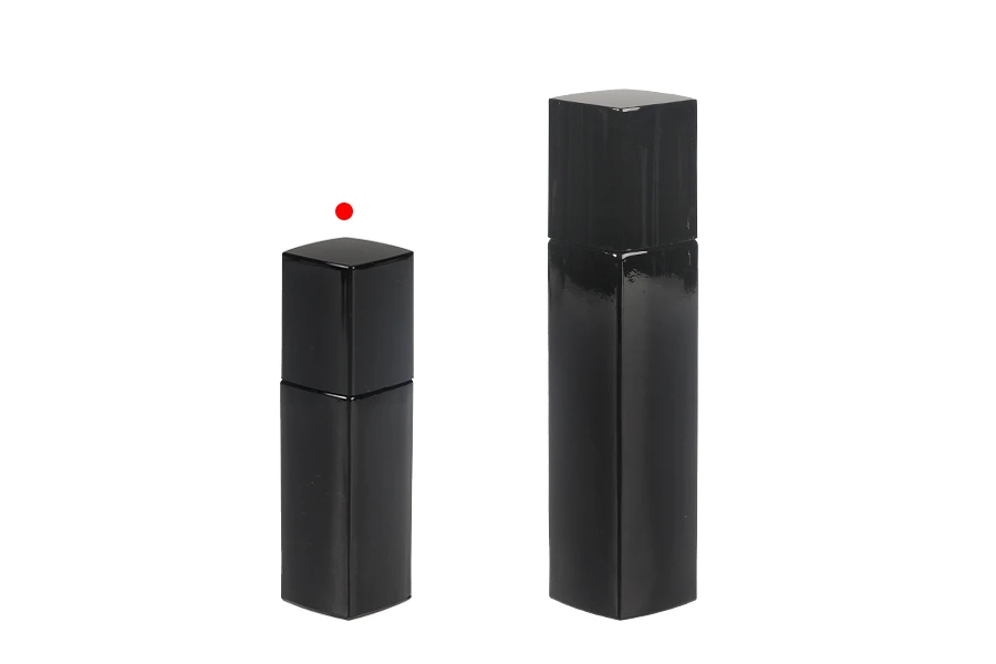 Flacon en verre noir de luxe de 40 ml avec pompe à crème et bouchon