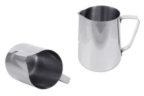 Ustensile en acier inoxydable (inox) 900 ml avec graduation et poignée Ustensile en acier inoxydable (inox) 900 ml avec graduation et poignée