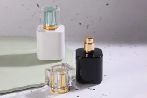 Luxus-Parfümflasche aus Glas 30 ml (15/400) in Schwarz oder Weiß-6