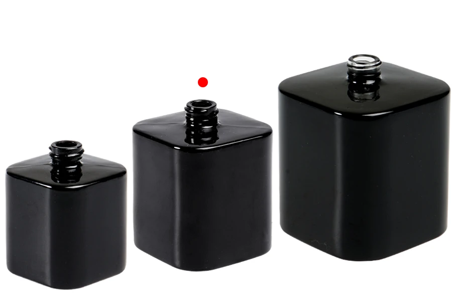 Luxury glass perfume bottle 50 ml (15/400) in black or white Luxury glass perfume bottle 50 ml (15/400) in black or white
