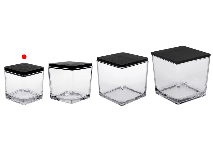 Γυάλινο διακοσμητικό τετράγωνο βάζο 130 ml 60x60x60 mm με ξύλινο καπάκι για κερί Γυάλινο διακοσμητικό τετράγωνο βάζο 130 ml 60x60x60 mm με ξύλινο καπάκι για κερί