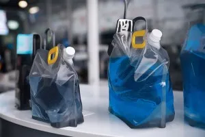 Doy Pack transparent 1,5 L mit weißem Sicherheitsverschluss und Griff - 10 Stk-3