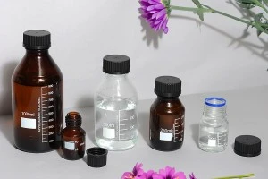 Flacone in vetro graduato da 500 ml con tappo in plastica nera-3