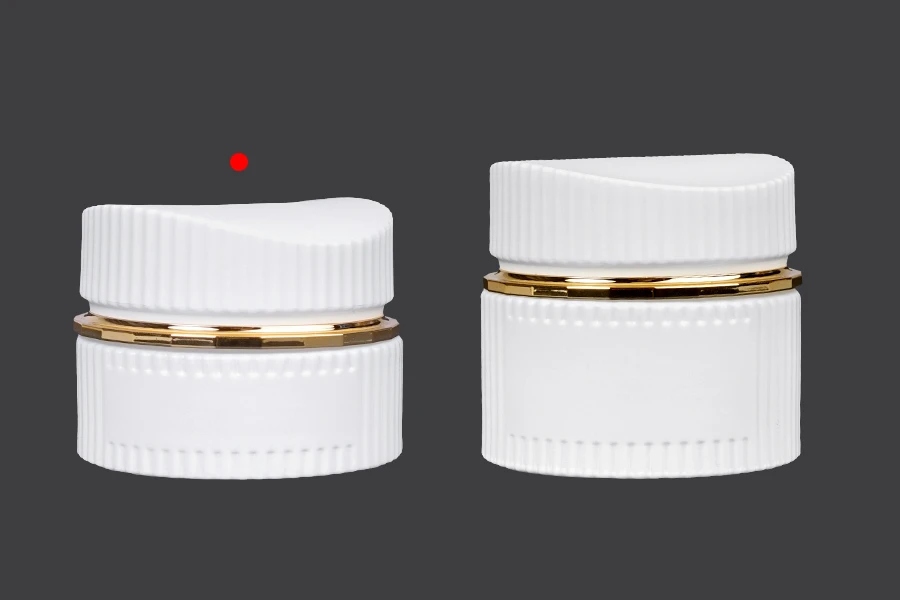 Barattolo di vetro di lusso da 30 ml in colore bianco opaco per crema con coperchio e sigillo in plastica