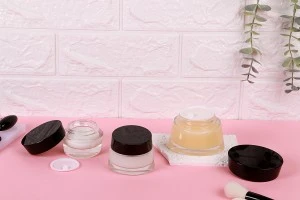 Γυάλινο βάζο 30 ml διάφανο για κρέμα με μαύρο καπάκι και πλαστικό παρέμβυσμα-6