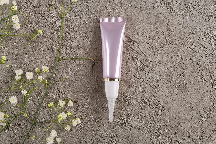 Tubo in plastica da 10 ml (bocca stretta) con rivestimento interno in alluminio in vari colori - 12 pz Tubo in plastica da 10 ml (bocca stretta) con rivestimento interno in alluminio in vari colori - 12 pz
