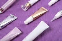 Tubo in plastica da 10 ml (bocca stretta) con rivestimento interno in alluminio in vari colori - 12 pz Tubo in plastica da 10 ml (bocca stretta) con rivestimento interno in alluminio in vari colori - 12 pz