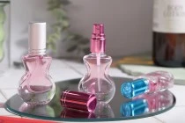 Σπρέι 10 ml για αρώματα σε σχήμα κιθάρας και καπάκι με ρίγα Σπρέι 10 ml για αρώματα σε σχήμα κιθάρας και καπάκι με ρίγα