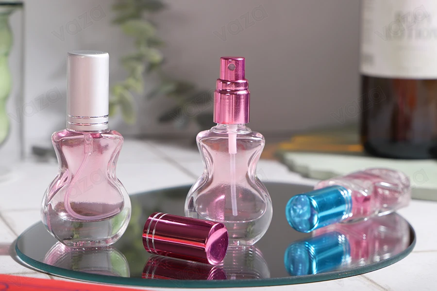 Parfüm Zerstäuber 10ml in der Form einer Gitarre in rosa, silber und blau mit Streife Parfüm Zerstäuber 10ml in der Form einer Gitarre in rosa, silber und blau mit Streife-bildgruppe