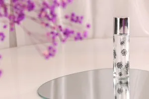 Φιάλη αρωμάτων 30 ml με ασημί καπάκι και σπρέι (PP 15)-3