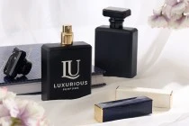 Φιάλη αρωμάτων γυάλινη 100 ml σε μαύρο χρώμα με σπρέι και καπάκι