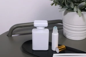 Flacon de parfum en verre 50 ml de couleur blanche avec spray et bouchon-5