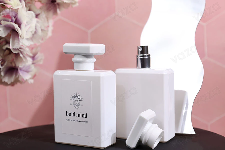 Flacone per profumo in vetro da 100 ml di colore bianco con spray e tappo-gruppo_immagini