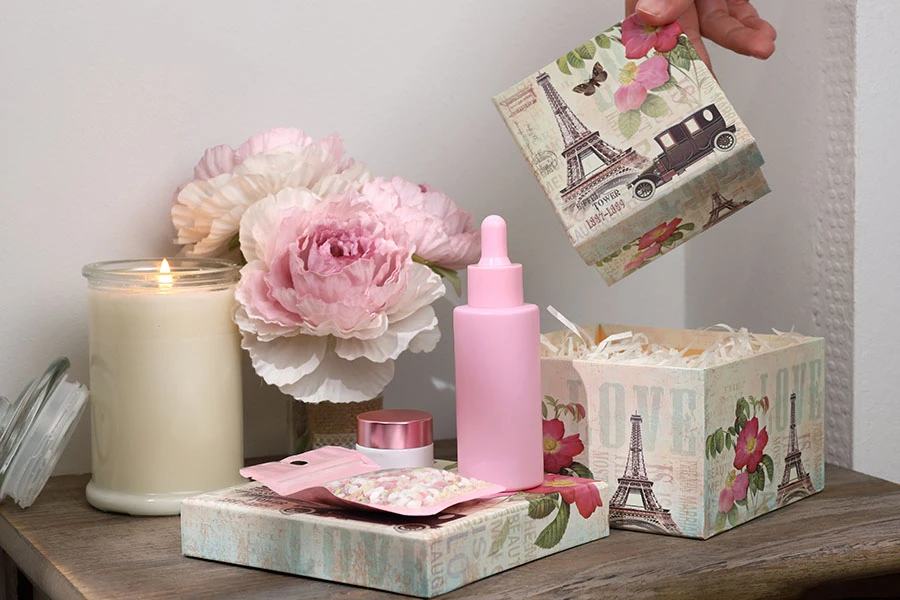 Laminierte, viereckige Schachtel für Geschenke ''Eiffel'' S-M-L Laminierte, viereckige Schachtel für Geschenke ''Eiffel'' S-M-L