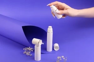 Bottiglietta airless per creme da 15 ml in plastica bianca con striscia argentata-7