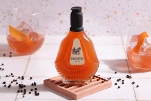 130ml glass bottle for olive oil, vinegar or spirits also suitable for decoration in size 90x38x145-3