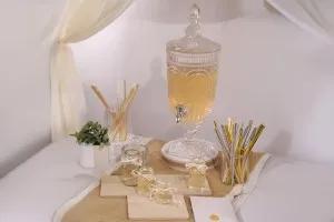 Embossed glass 3000 ml with tap, glass cap and square base-3