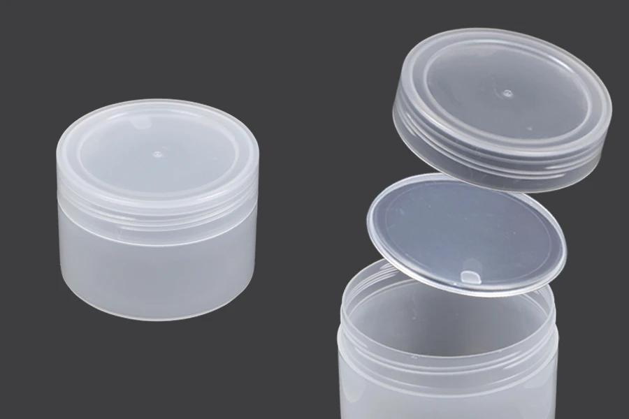 Pot translucide en plastique de 210ml avec couvercle