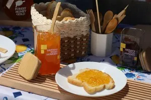 Glass jar 450 ml in square shape with wooden cap and rubber-3