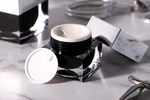 Elegant acrylic jar 15 ml for cream with a plastic liner and a silver cap-3