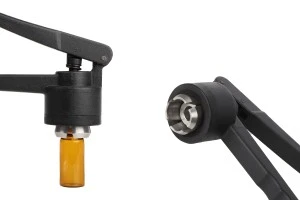 Outil de fermeture pour bouchons avec fermeture de sécurité à sertir 20 mm-2