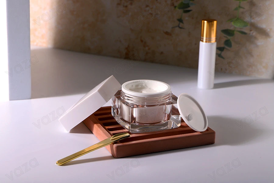 Vasetto di lusso quadrato per crema da 30 ml, in acrilico con coperchio bianco, con sottotappo interno nel coperchio e plastica nel vasetto.-gruppo_immagini