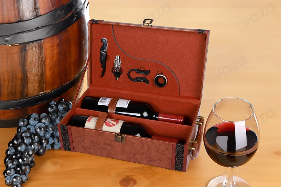 Coffret luxe pour 2 bouteilles de vin avec accessoires de service et doublure en cuir marron-photo_groupe