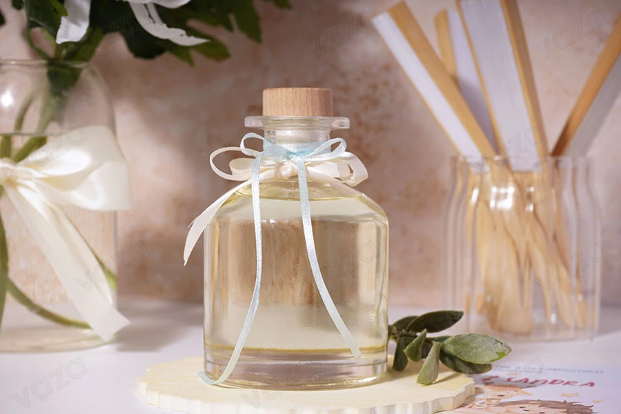 Elegant 250ml corked glass bottle with wooden head-image_group