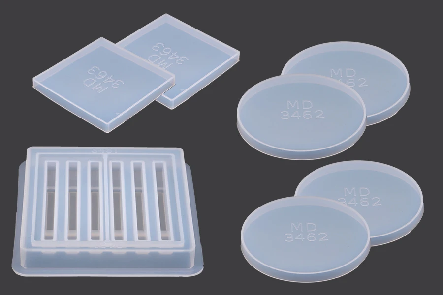 Set di 7 stampi per la realizzazione di sottobicchieri e scatola di stoccaggio Set di 7 stampi per la realizzazione di sottobicchieri e scatola di stoccaggio
