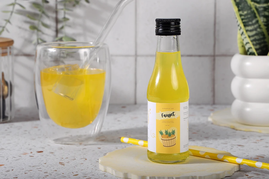 Bouteille de 100 ml pour boissons (PP 25) Bouteille de 100 ml pour boissons (PP 25)