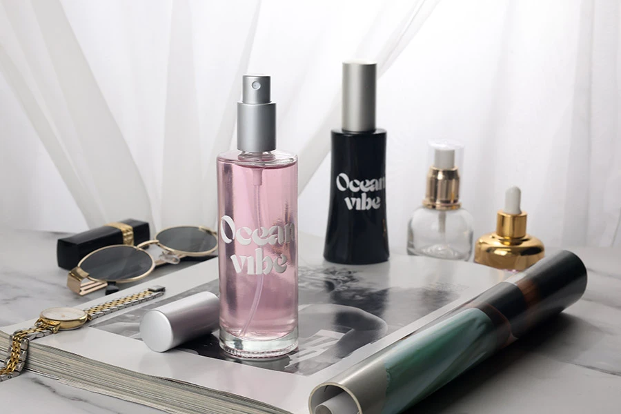 Flacone di profumo in vetro rotondo da 100 ml (18/415) - (ordine minimo: 1 scatola) Flacone di profumo in vetro rotondo da 100 ml (18/415) - (ordine minimo: 1 scatola)