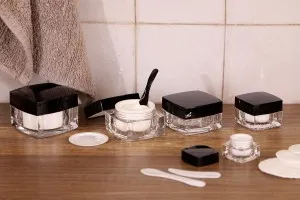 Luxury 15ml acrylic square cream jar with black cap with inner lid and a plastic sealing disc on the jar.-8
