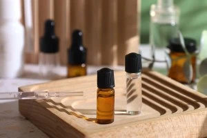 Mini 1ml amber glass bottle with black cap in size 11x34 mm - available in a package with 25 pcs-3