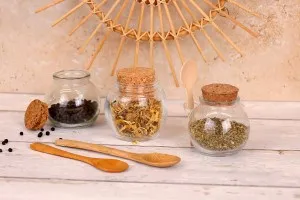 Petit pot en verre rond de 110ml 66 x 69 mm avec cuillère en bois et liège conique naturel-5