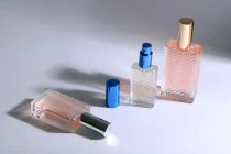 Bottiglia di vetro sagomato per profumi da 90 ml (18/415).