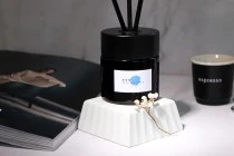 Φιάλη γυάλινη κυλινδρική 100 ml σε μαύρο χρώμα κατάλληλη για αρωματικό χώρου Φιάλη γυάλινη κυλινδρική 100 ml σε μαύρο χρώμα κατάλληλη για αρωματικό χώρου